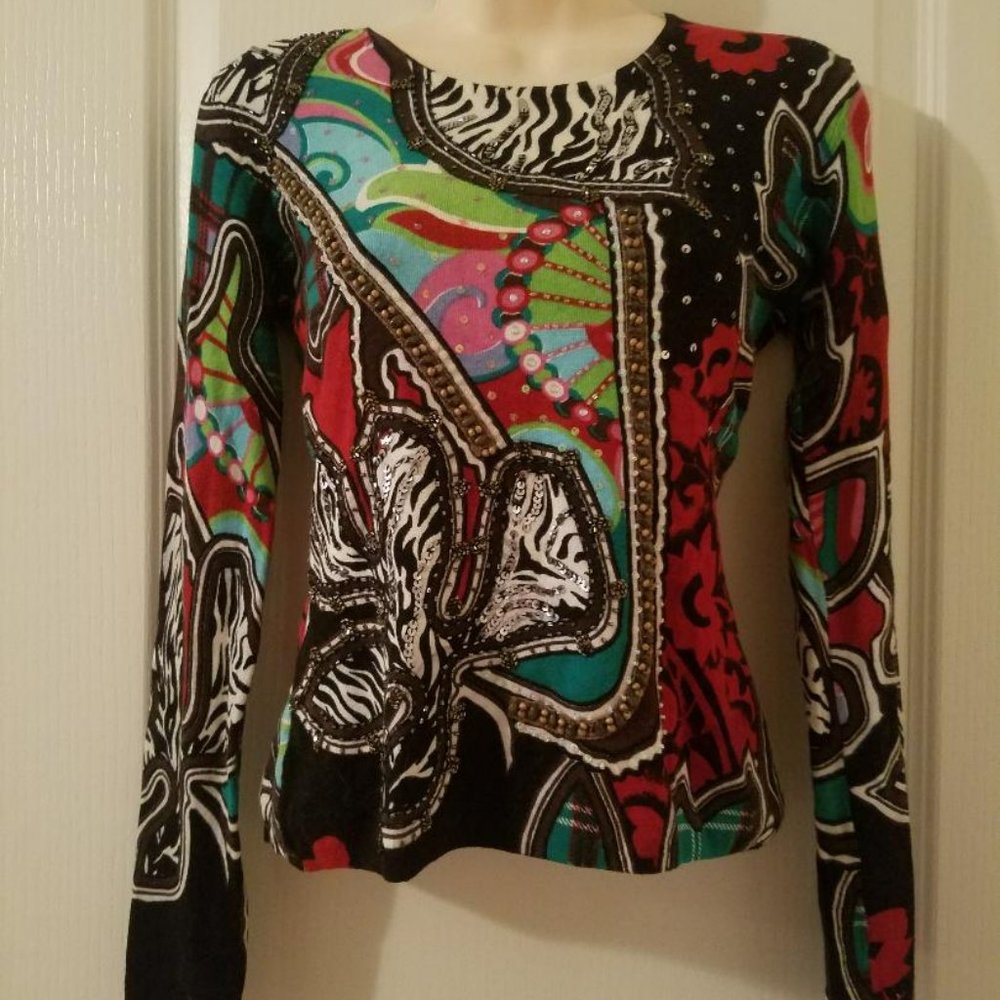 Beautiful sweater by Alberto Makali